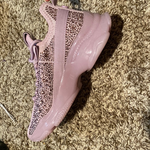 Gorgeous Steve Madden - Picture 3 of 5